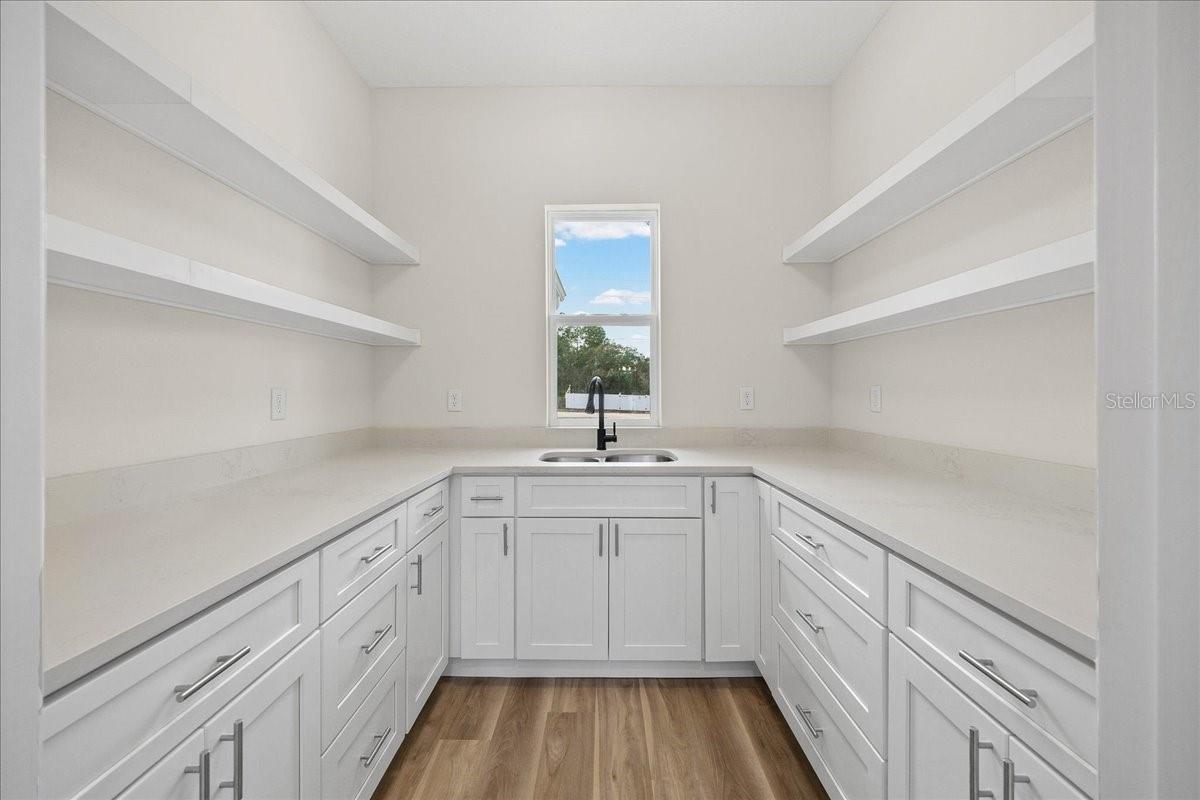 ROLLING HILLS - Residential