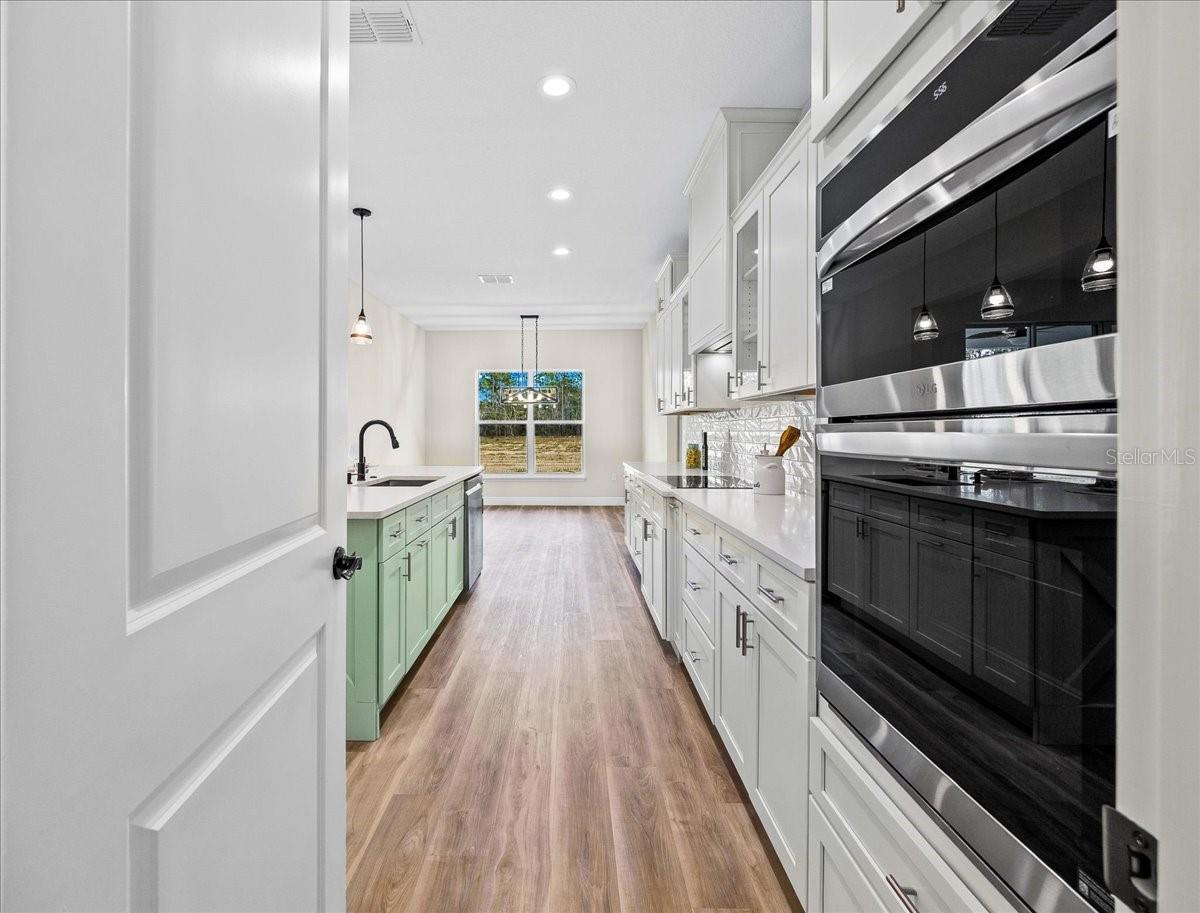 ROLLING HILLS - Residential