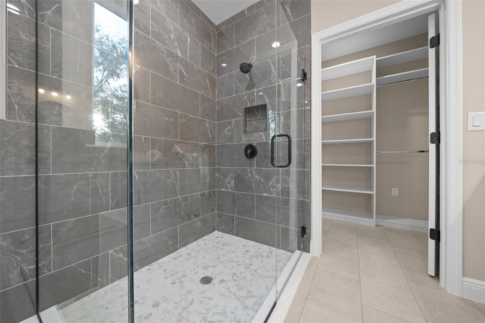 ROLLING HILLS - Residential