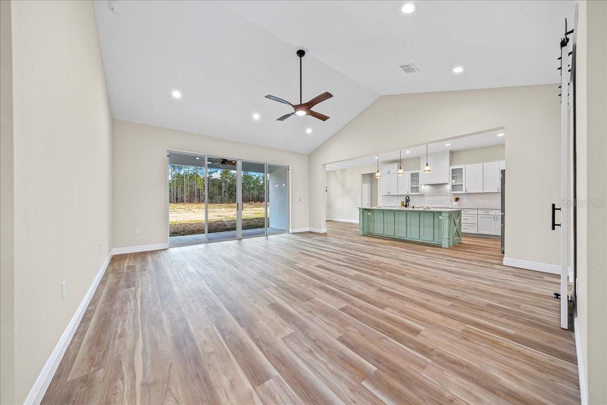 ROLLING HILLS - Residential