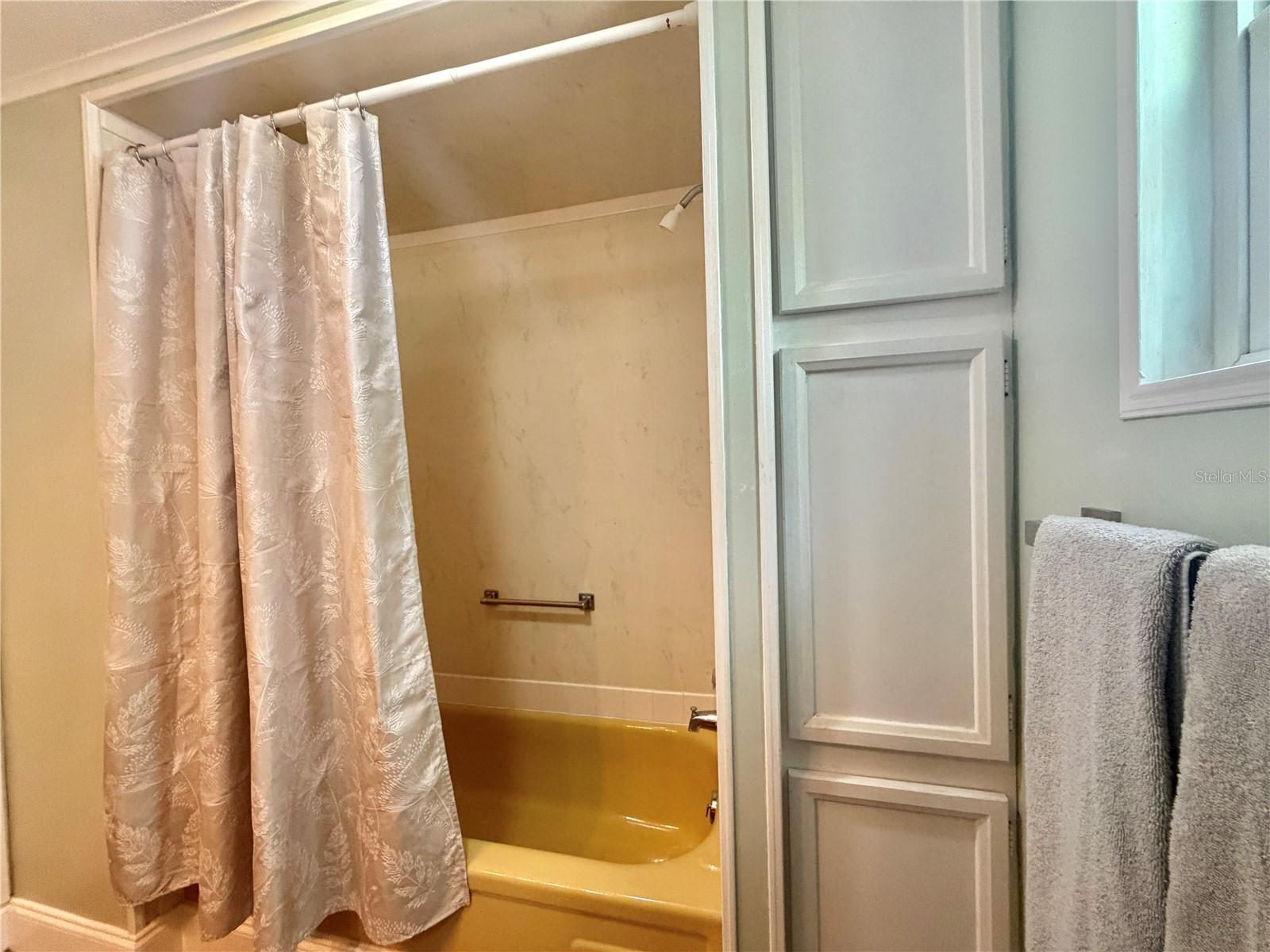 HAWTHORNE AT LEESBURG A COOP - Residential