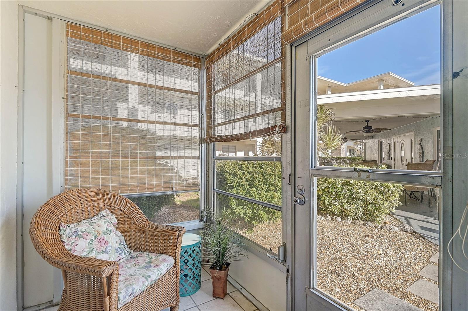 HOLIDAY APTS - Residential