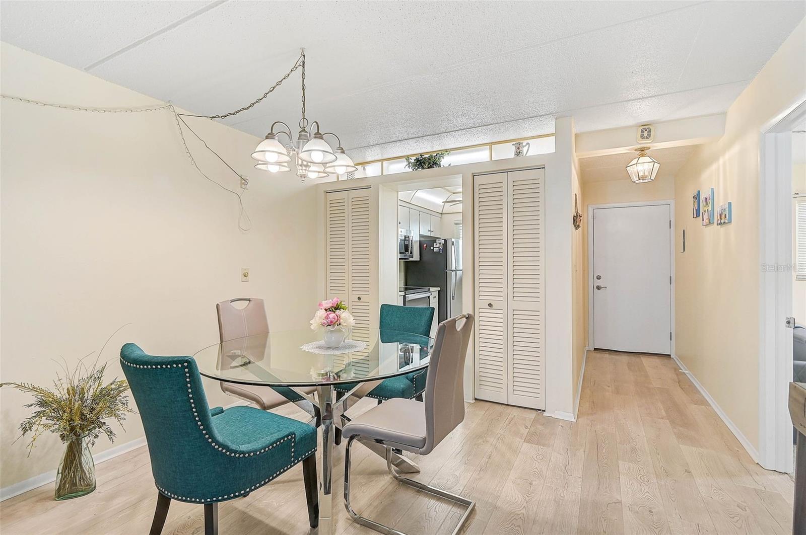 HOLIDAY APTS - Residential