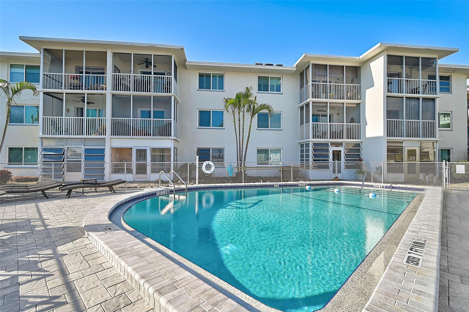 HOLIDAY APTS - Residential