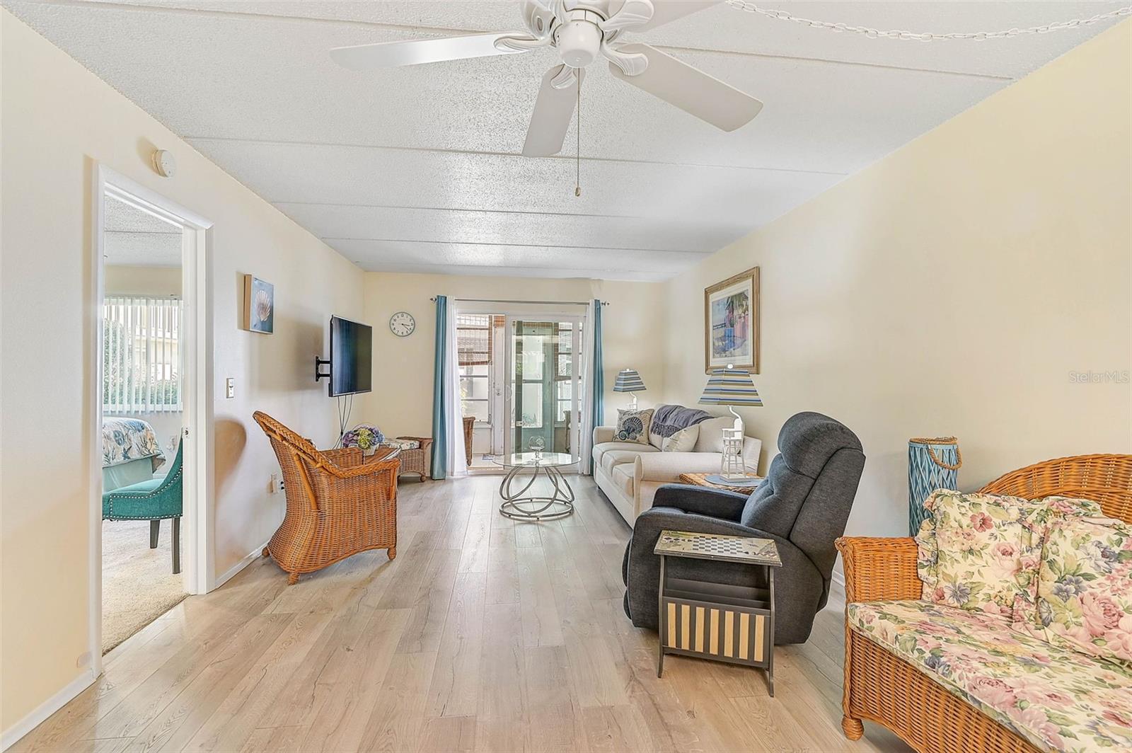 HOLIDAY APTS - Residential