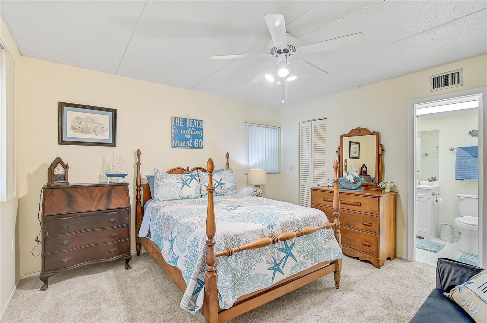 HOLIDAY APTS - Residential