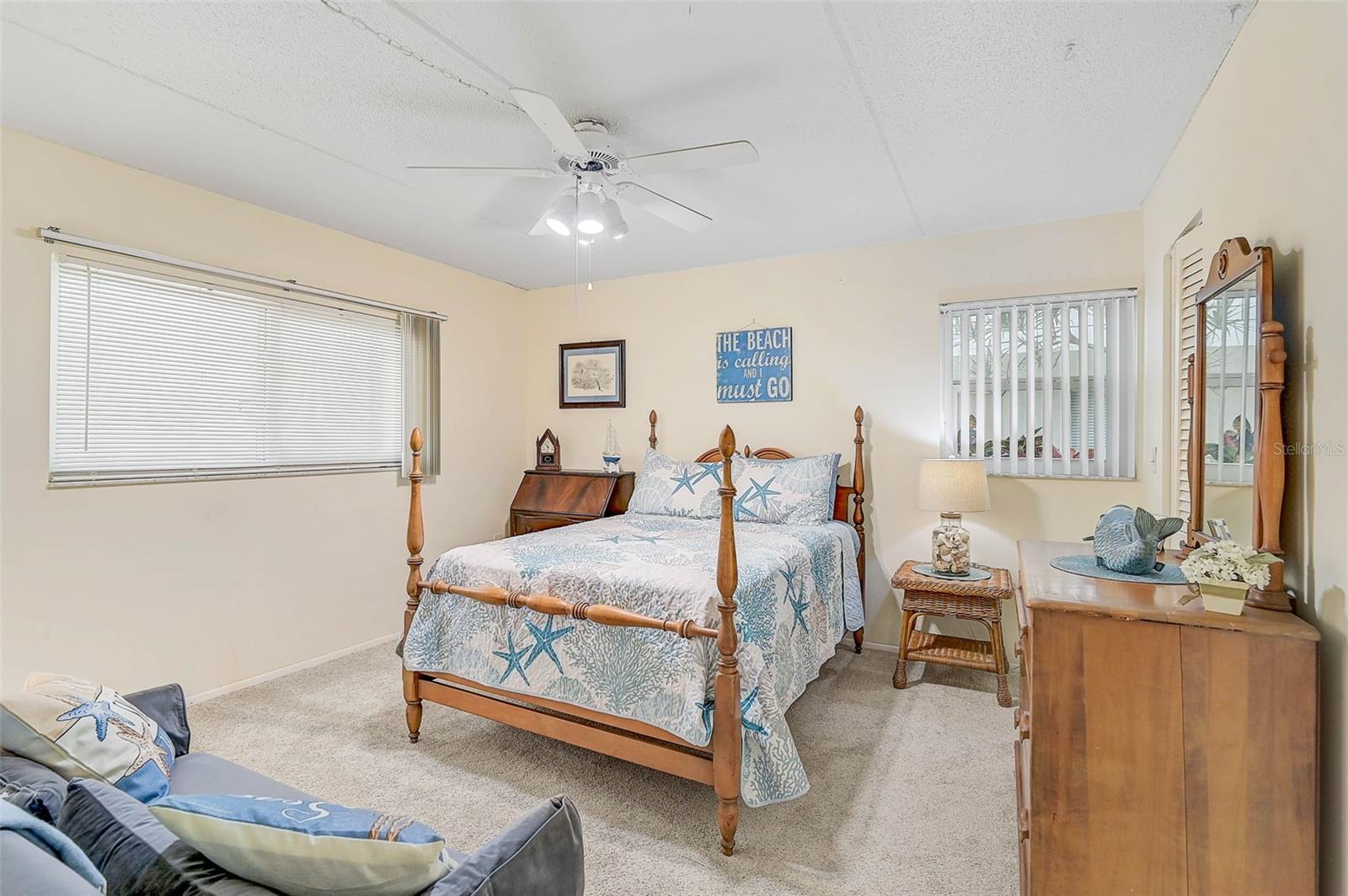 HOLIDAY APTS - Residential