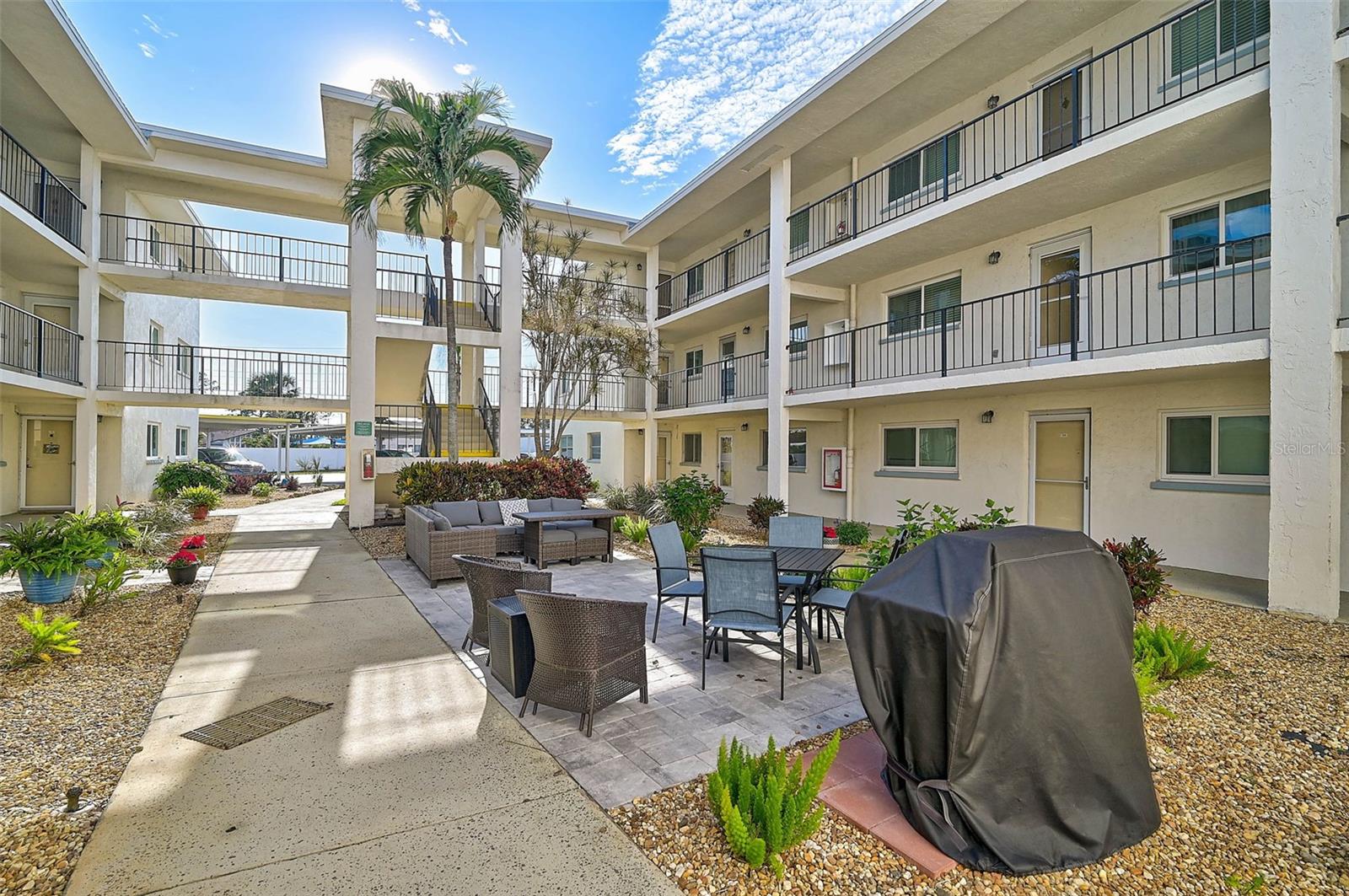 HOLIDAY APTS - Residential