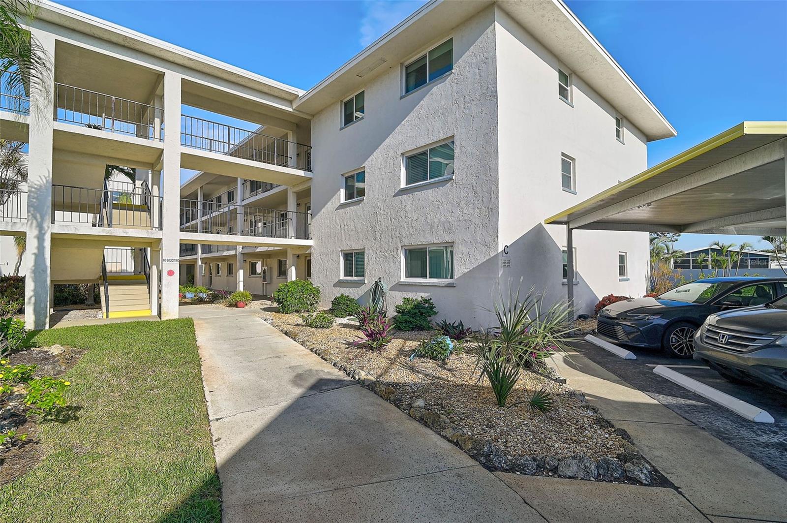 HOLIDAY APTS - Residential