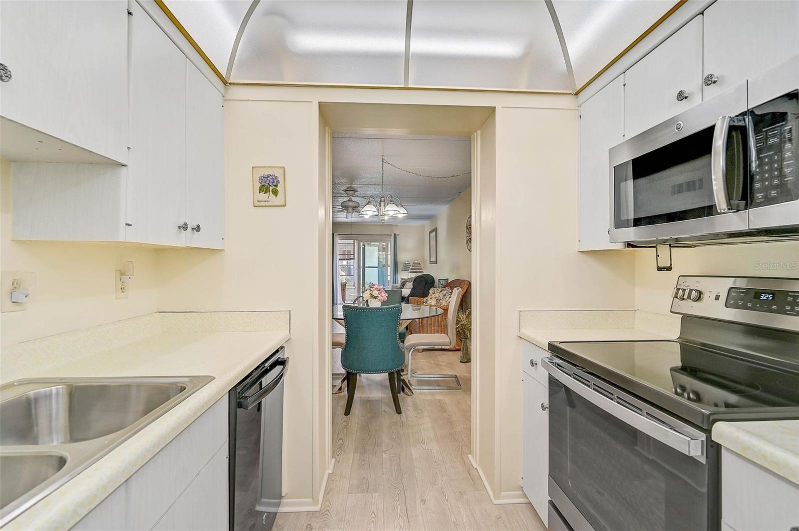 HOLIDAY APTS - Residential