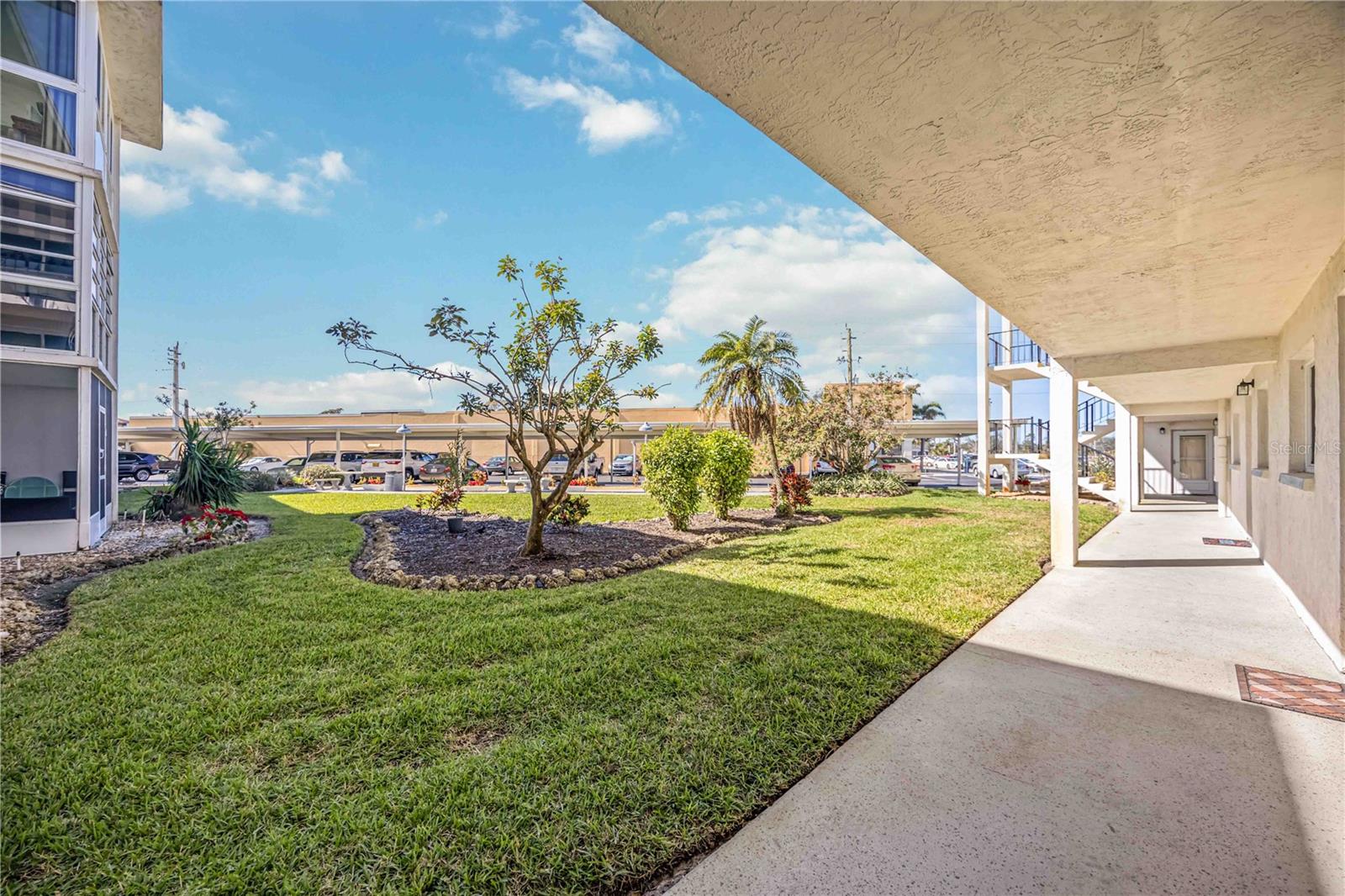 HOLIDAY APTS - Residential