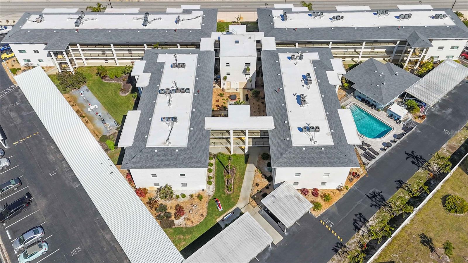 HOLIDAY APTS - Residential