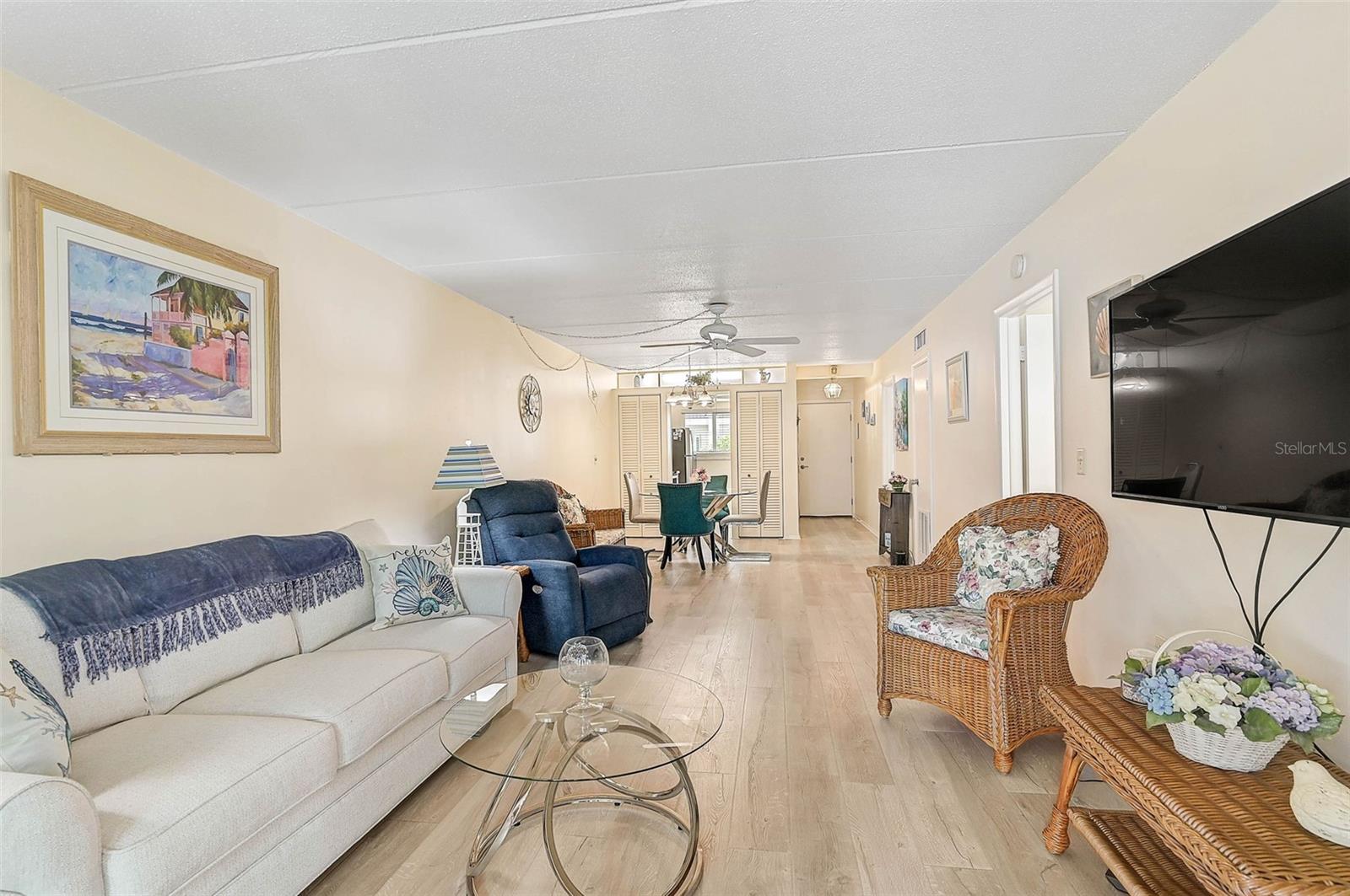 HOLIDAY APTS - Residential