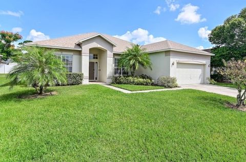 Photo of 236 Boxwood Drive, Davenport, FL 33837 (MLS # O6311035)