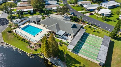 A home in WINTER HAVEN