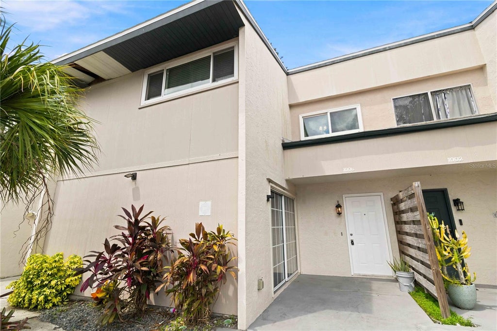 Photo of 1006 Longfellow Court, Sarasota, FL 34243 (MLS # A4704686)