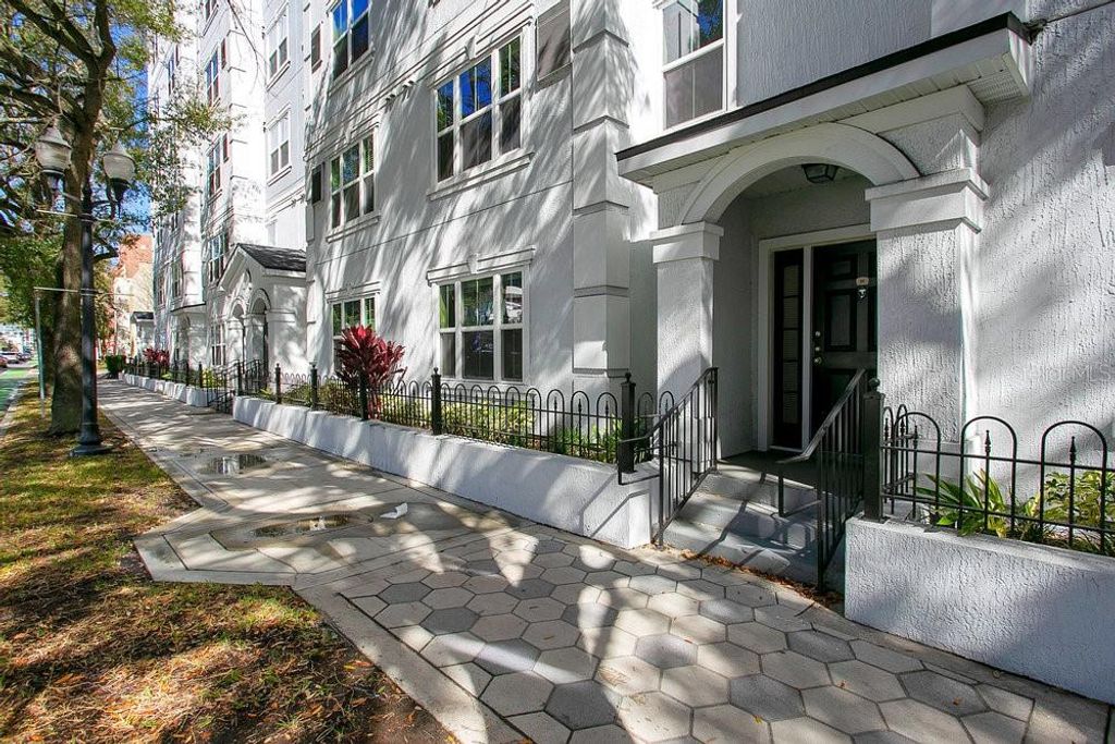 Photo of 202 E South Street #1049, Orlando, FL 32801 (MLS # O6386836)