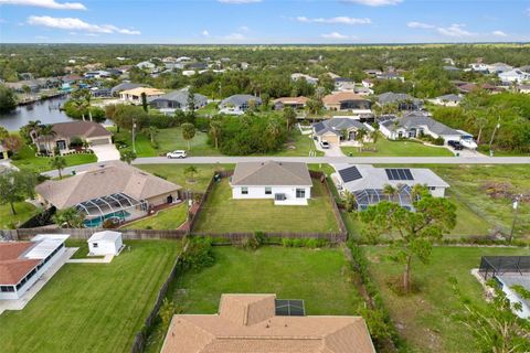 A home in PORT CHARLOTTE