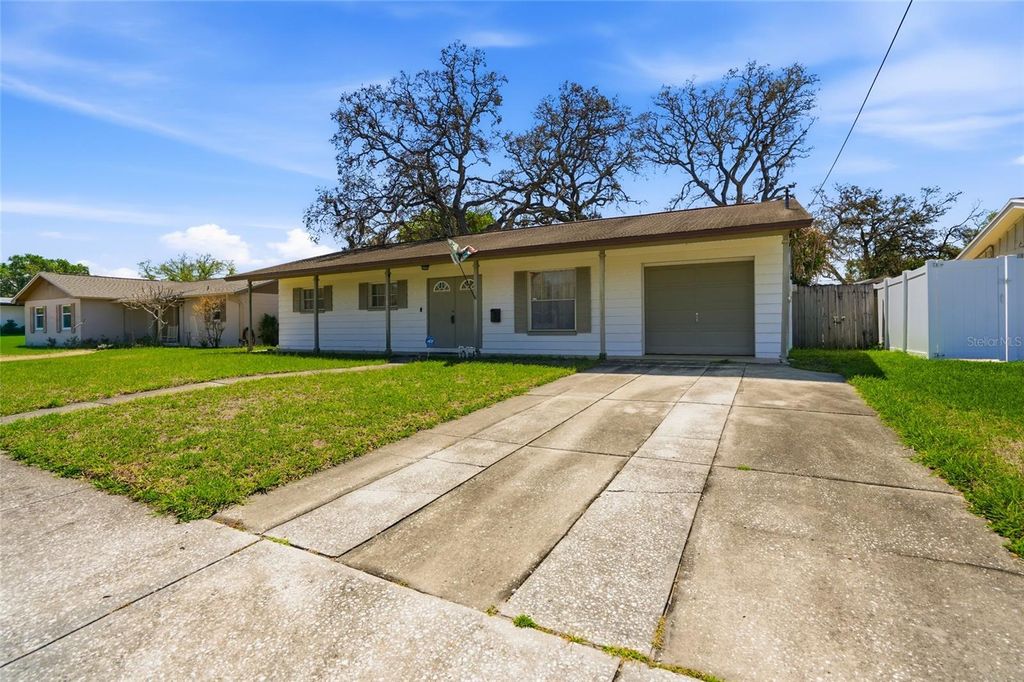 Photo of 3312 W Burke St, Tampa, FL 33614 (MLS # TB8487762)