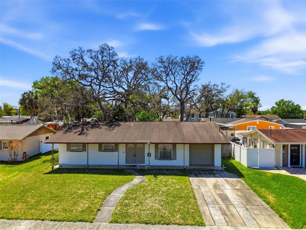 Photo of 3312 W Burke St, Tampa, FL 33614 (MLS # TB8487762)