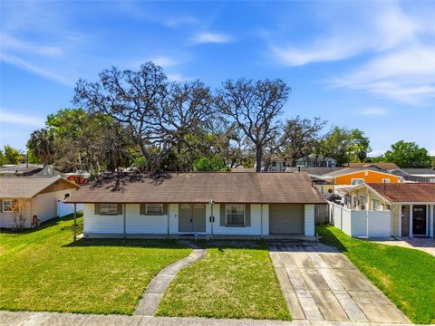 Photo of 3312 W Burke St, Tampa, FL 33614 (MLS # TB8487762)