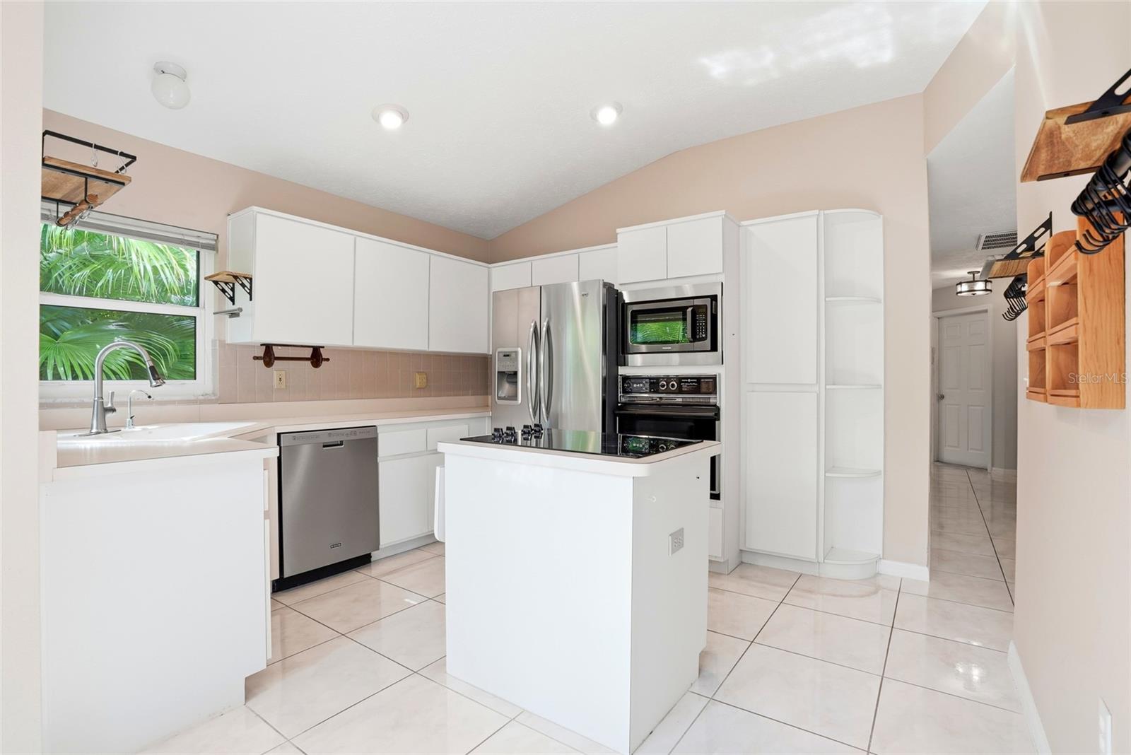 HUNTERS TRAIL TWNHMS - Residential