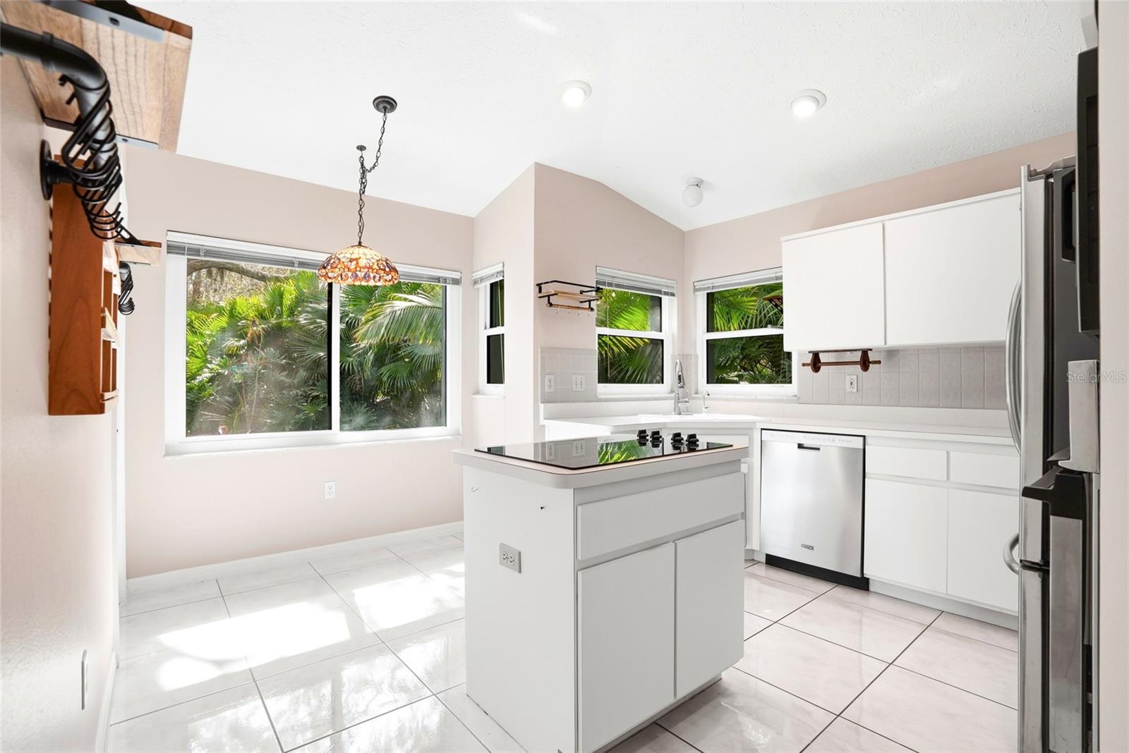 HUNTERS TRAIL TWNHMS - Residential