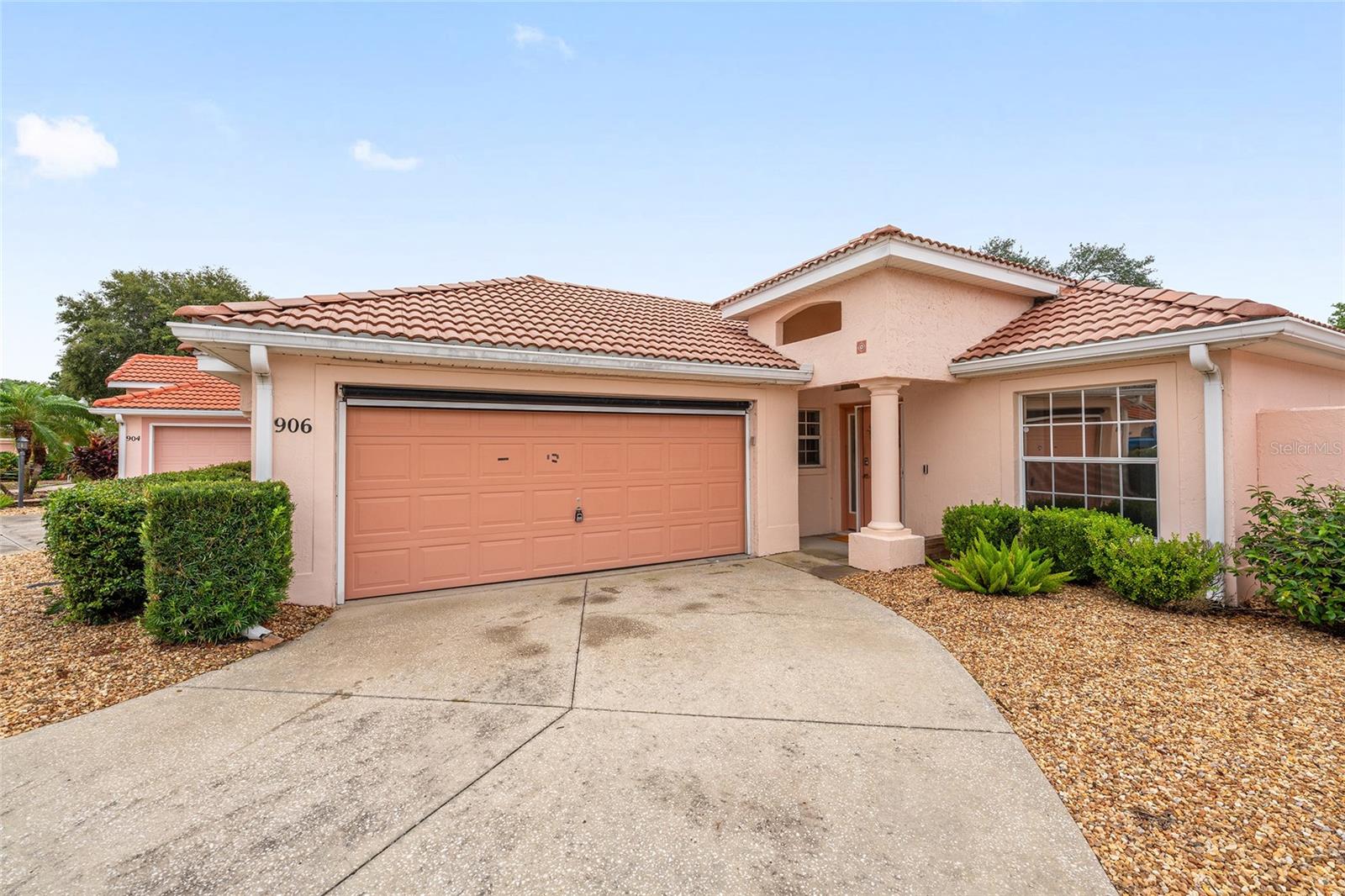 906 SANTA ANNA LANE