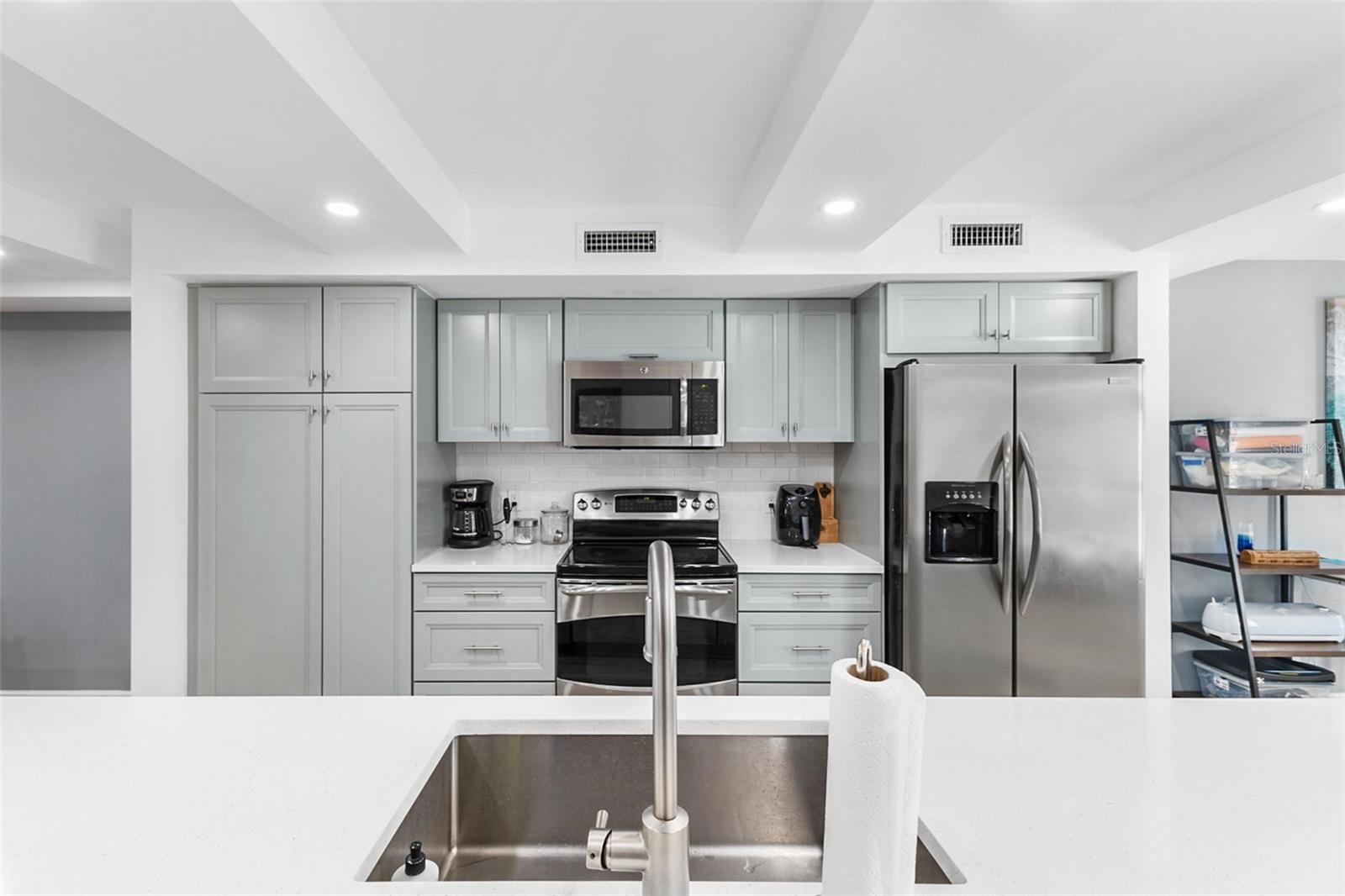 Photo 12 of 62 of 135 MARINA BAY DRIVE 135 townhome
