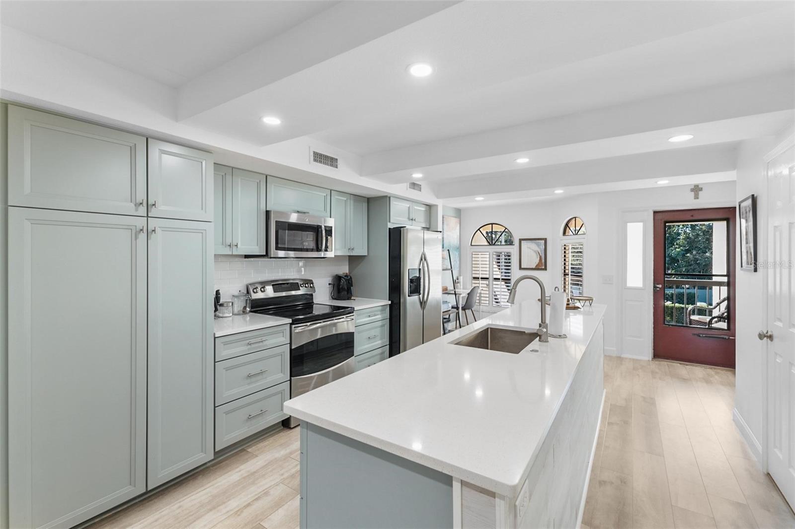 Photo 13 of 62 of 135 MARINA BAY DRIVE 135 townhome