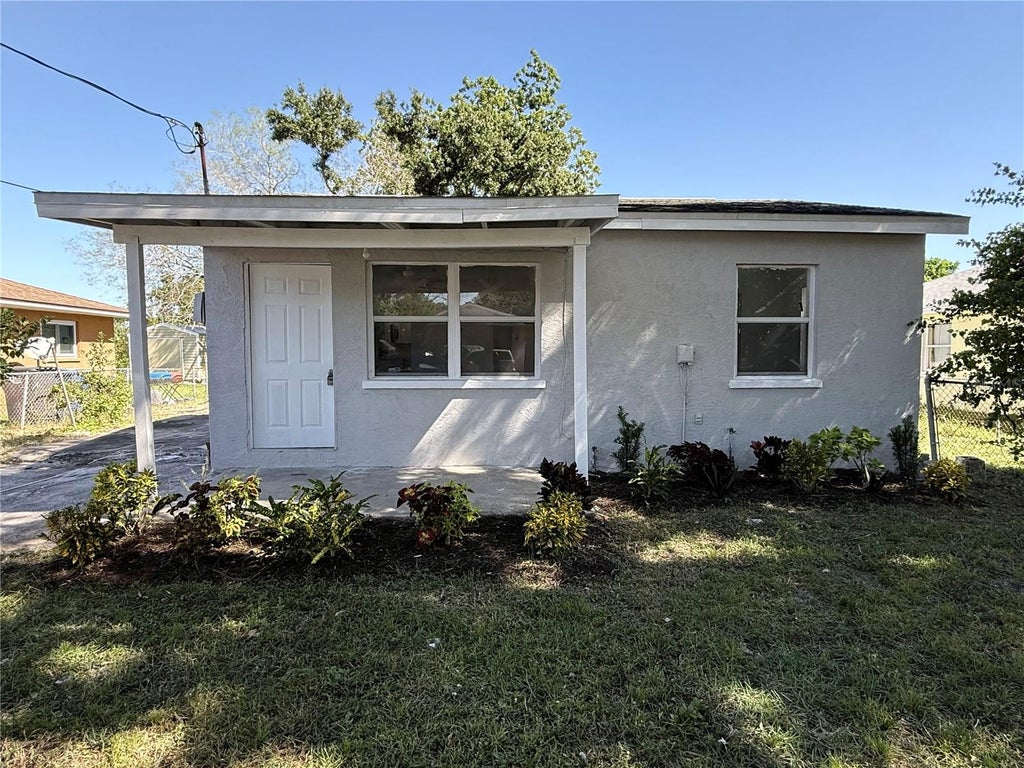 Photo of 2718 5th Avenue E, Palmetto, FL 34221 (MLS # A4710579)
