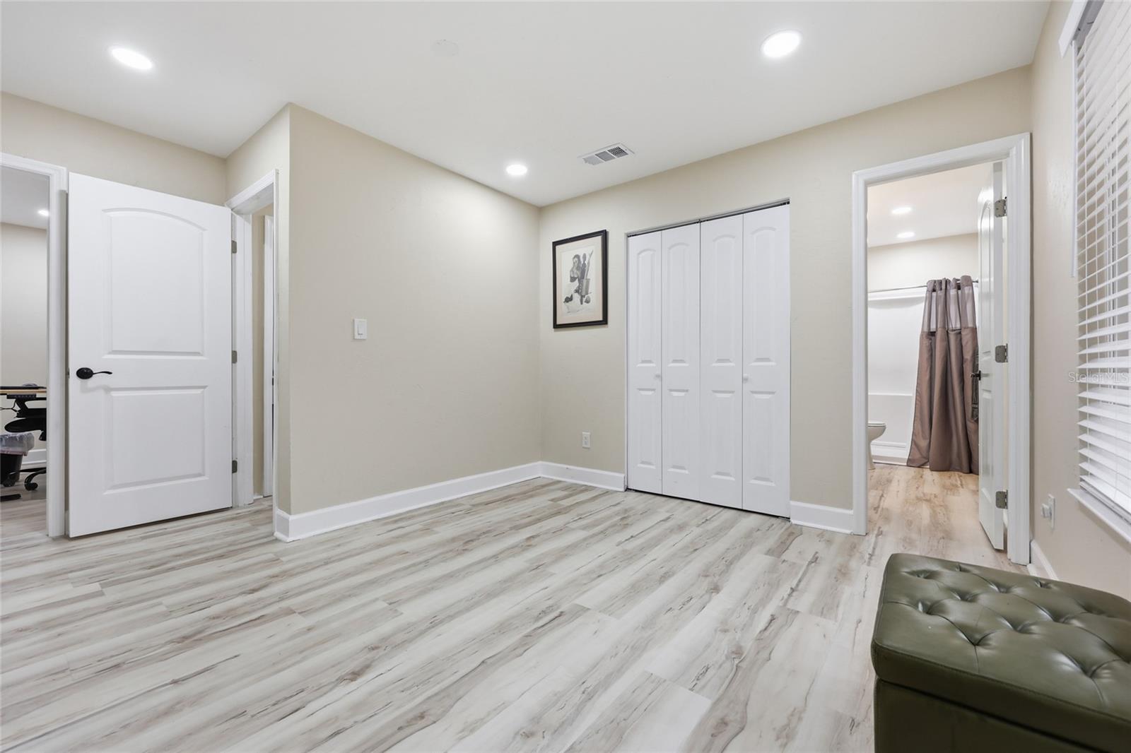 OAK MEADOWS - Residential