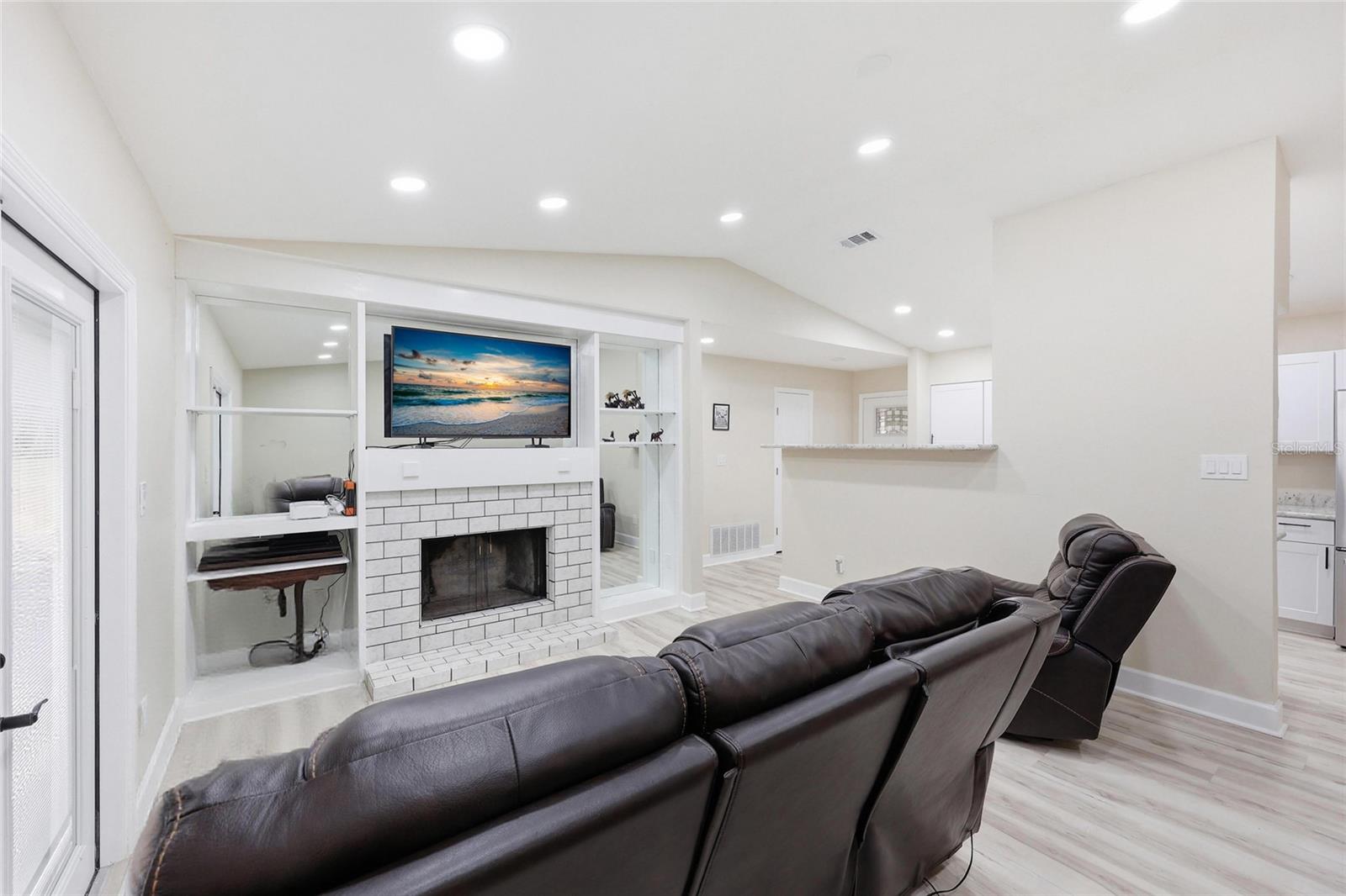 OAK MEADOWS - Residential