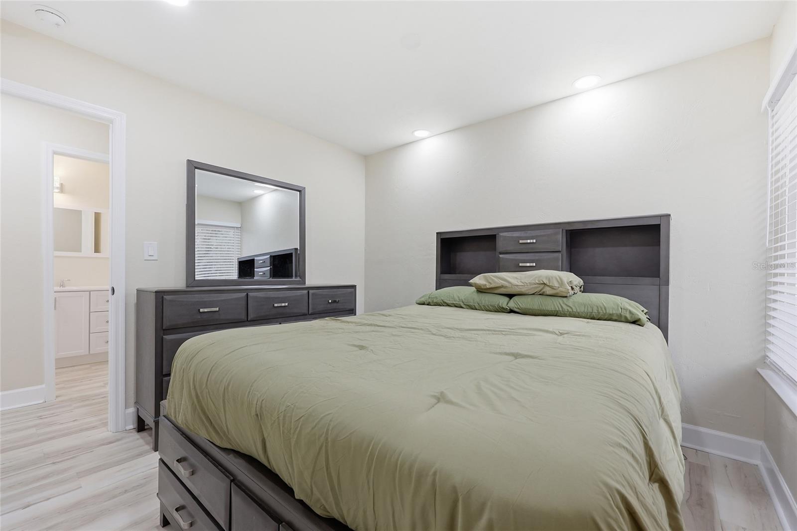 OAK MEADOWS - Residential