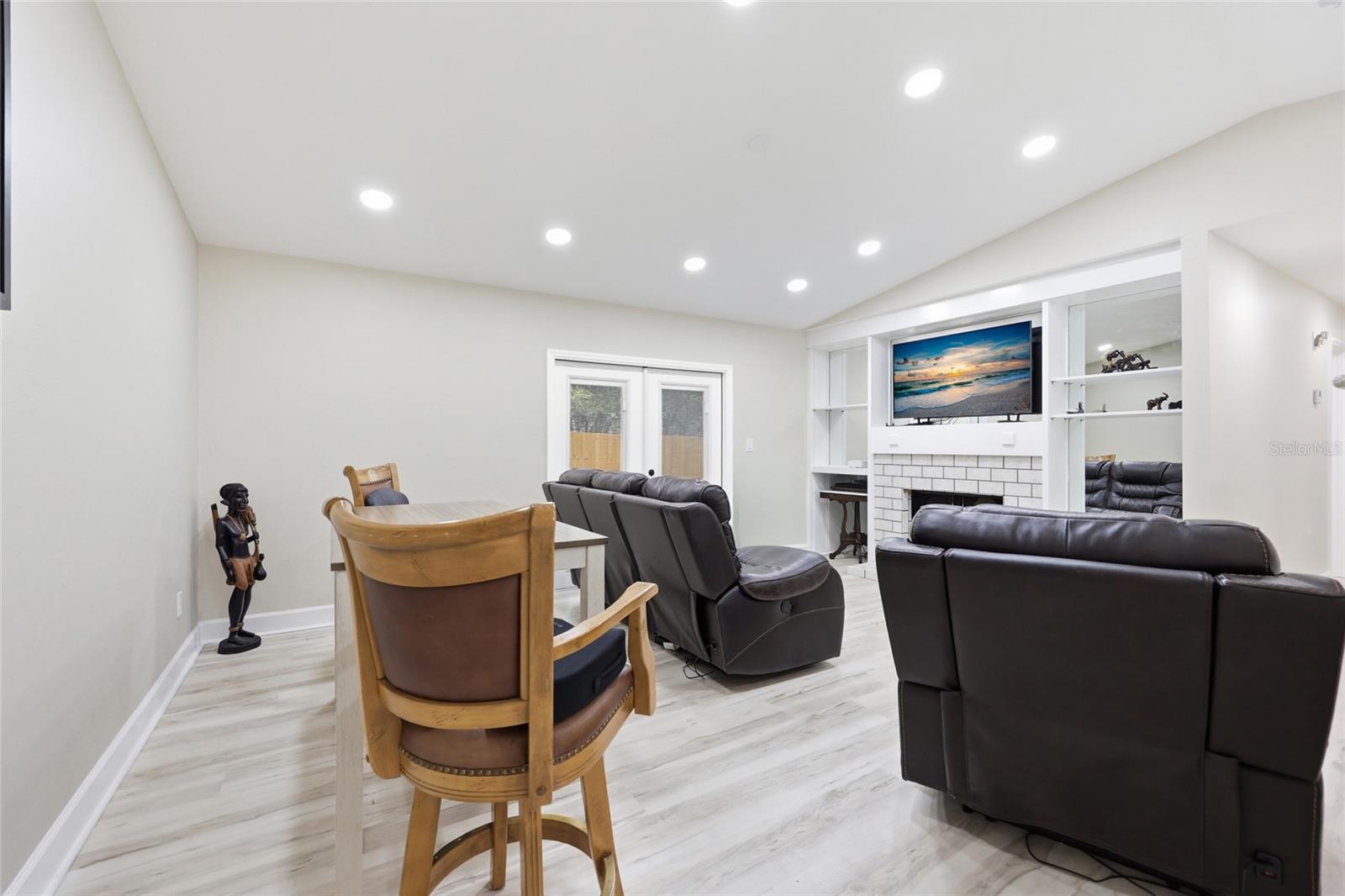 OAK MEADOWS - Residential