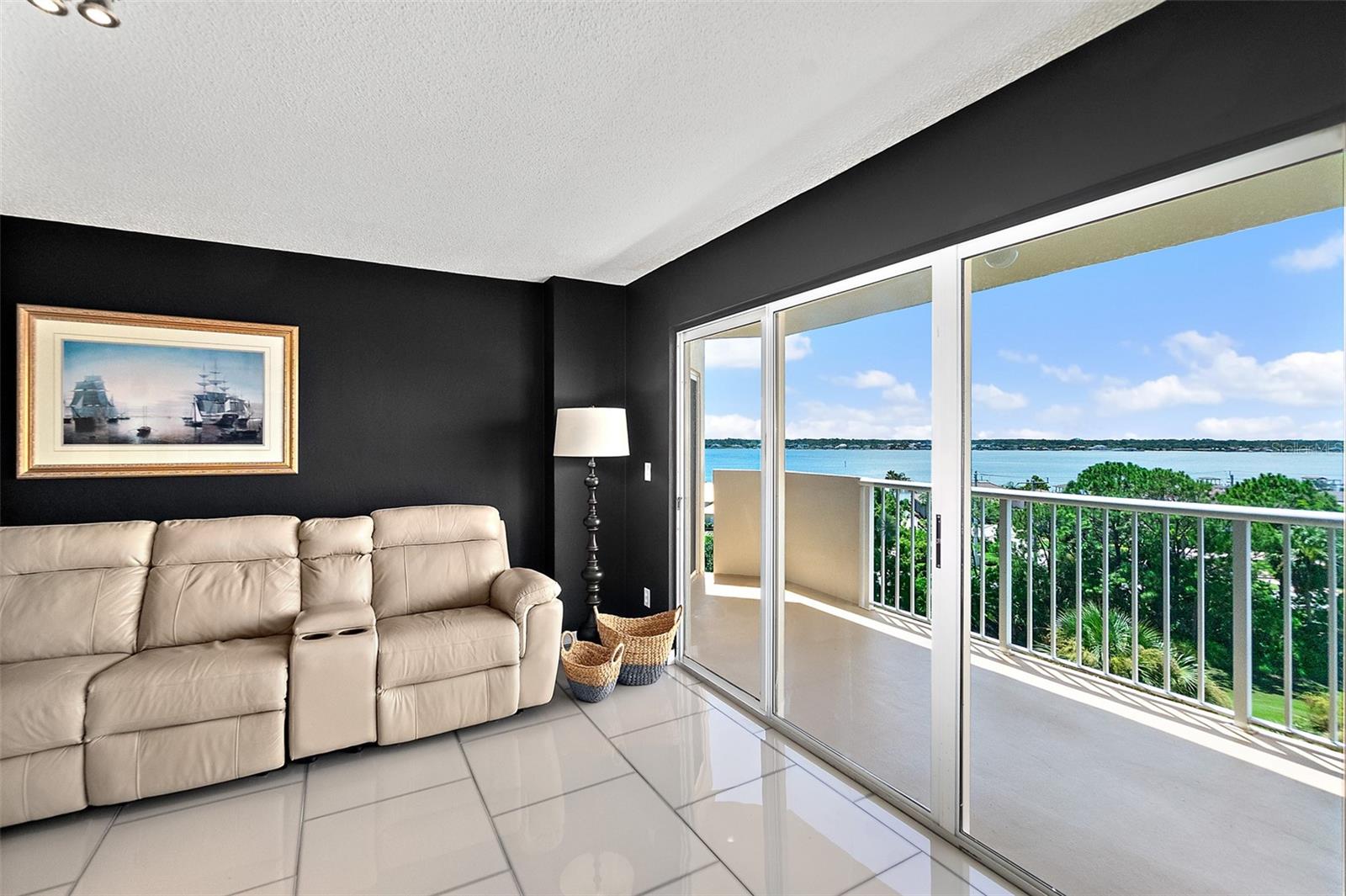 OCEANS CLOVERLEAF CONDO - Residential