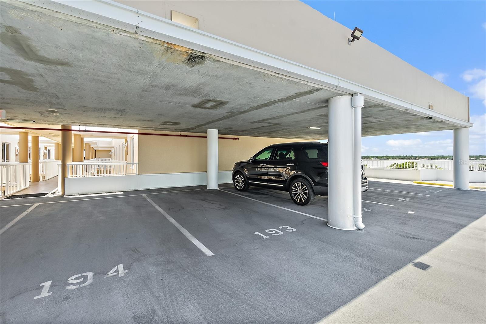OCEANS CLOVERLEAF CONDO - Residential