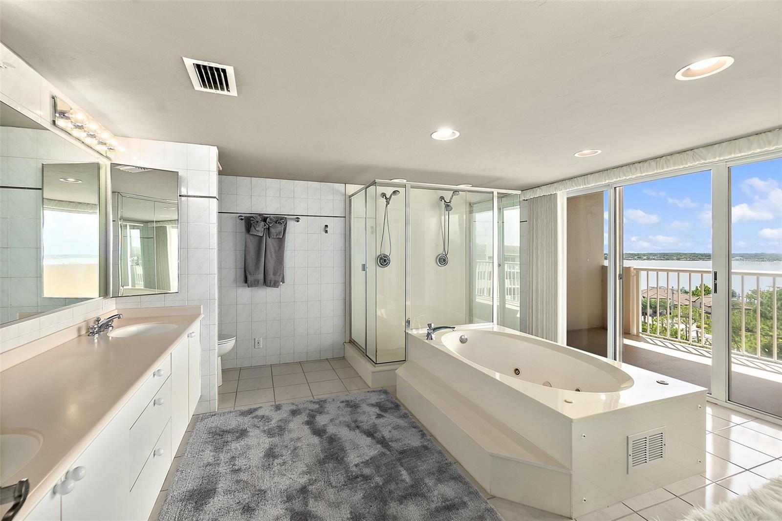 OCEANS CLOVERLEAF CONDO - Residential