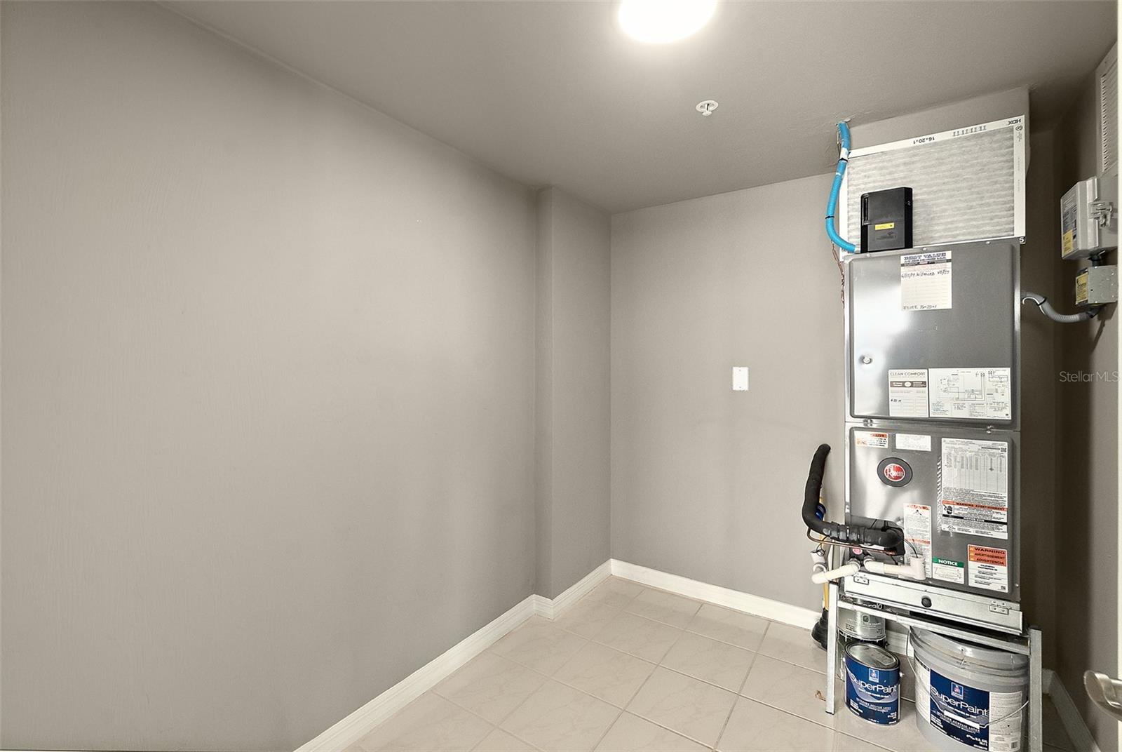 OCEANS CLOVERLEAF CONDO - Residential