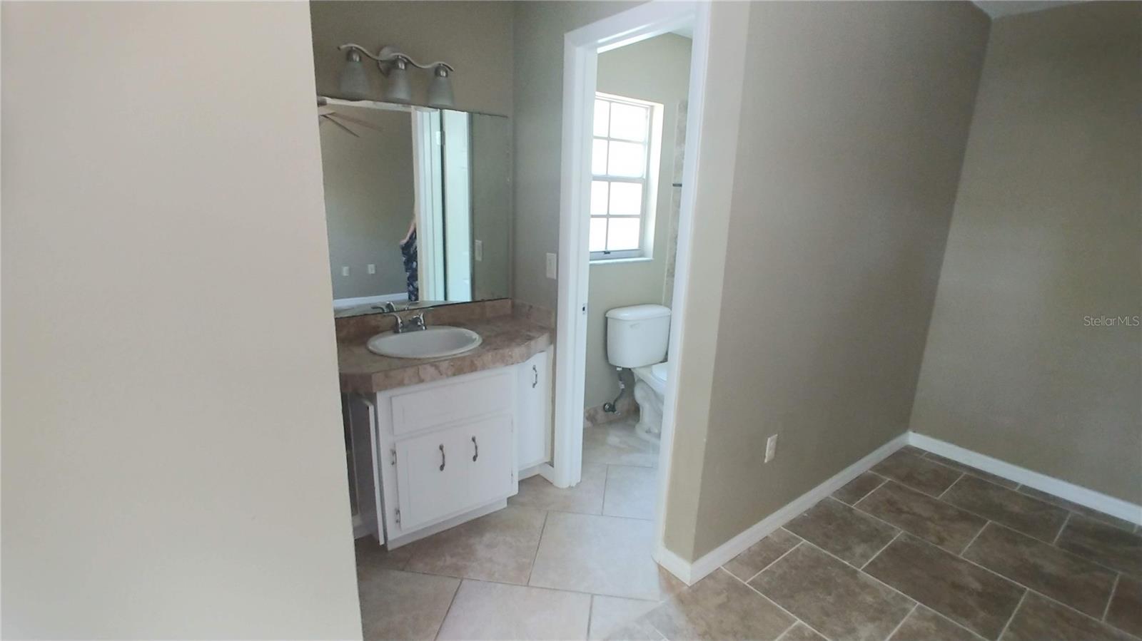 5725 SE 3 PLACE