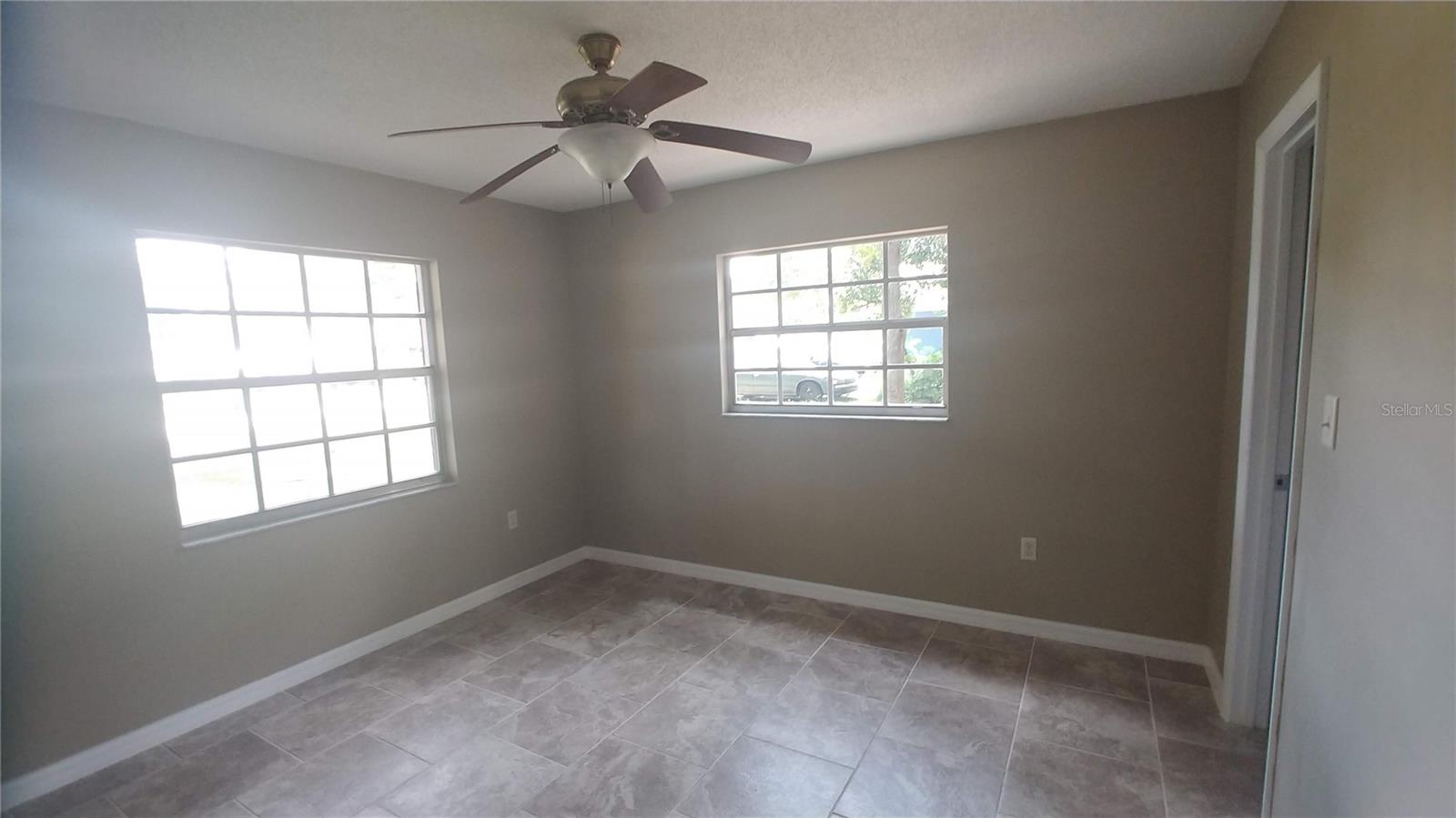 5725 SE 3 PLACE