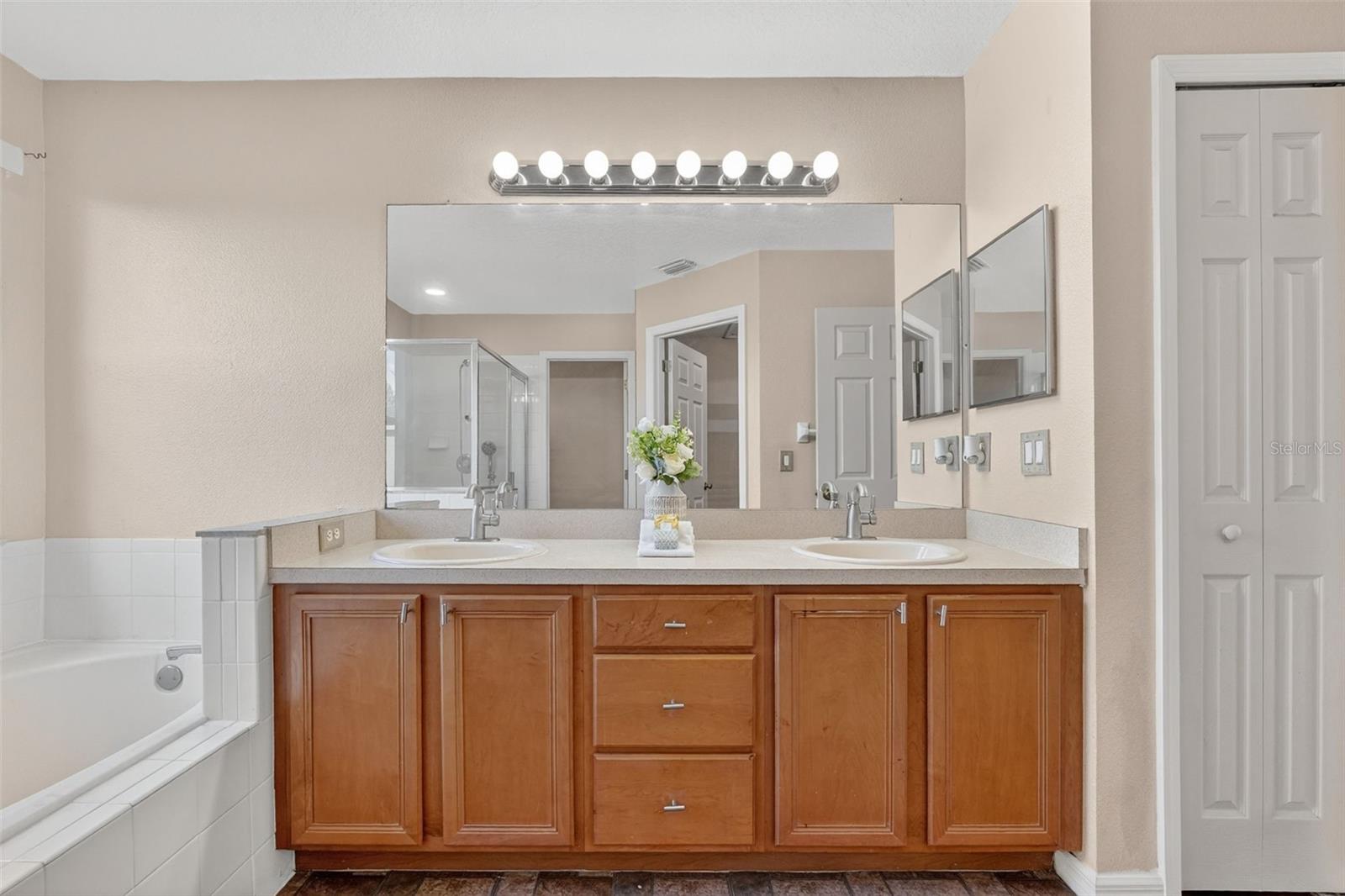 HUNTERS CREEK TR 526 PH 01 - Residential