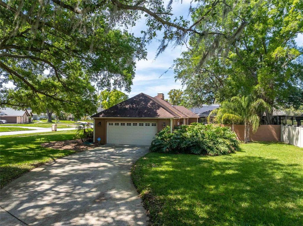 Photo of 601 Colebrook Court, Lutz, FL 33548 (MLS # TB8487781)