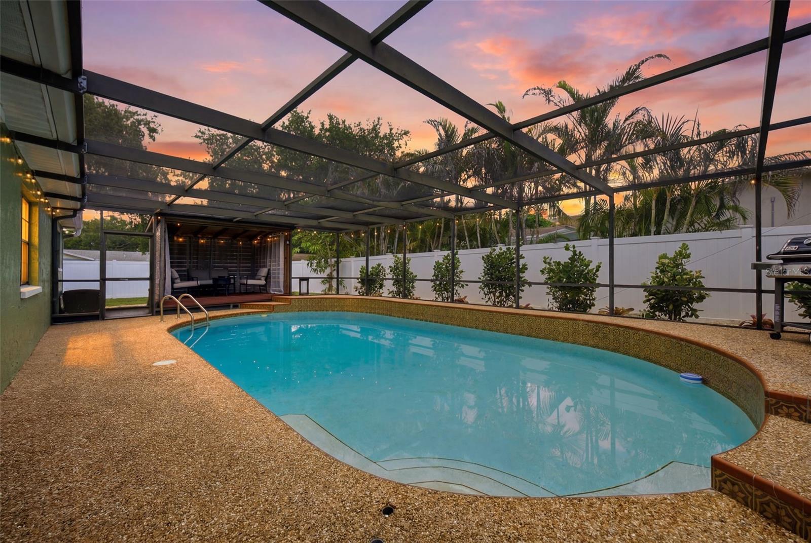 102 PEACOCK CIRCLE