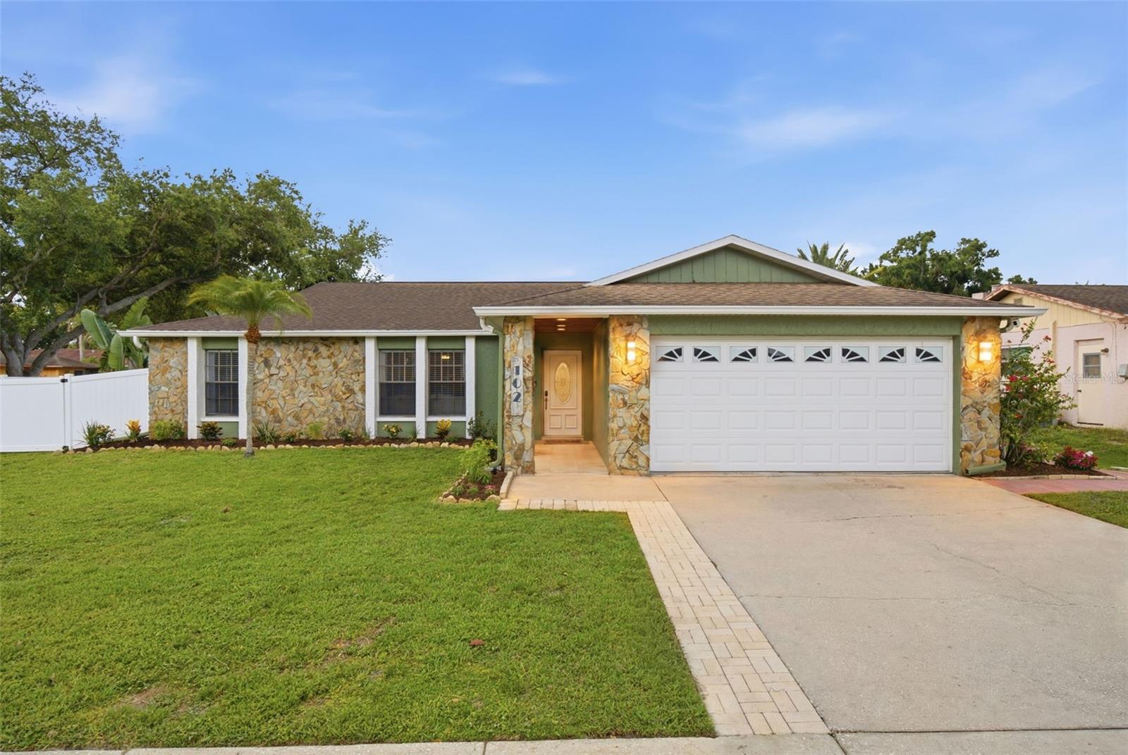 102 PEACOCK CIRCLE