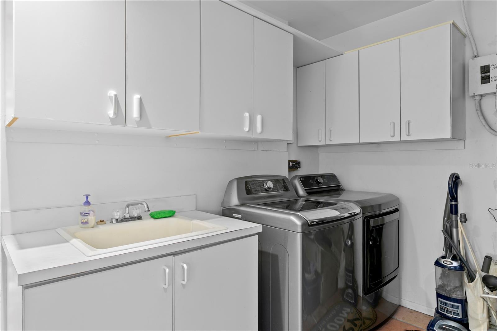 CARROLLWOOD VILLAGE SEC 1 - Residential