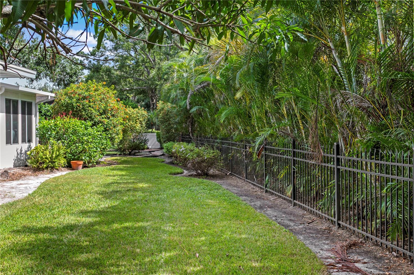 CARROLLWOOD VILLAGE SEC 1 - Residential