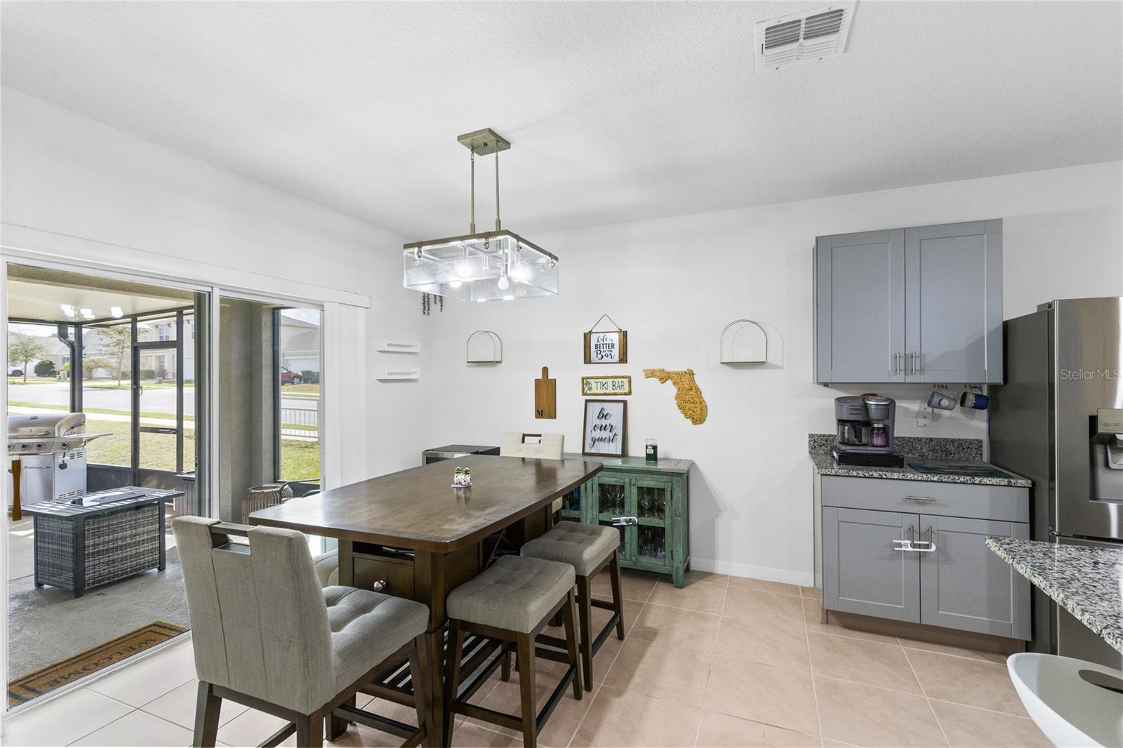 VICTORIA OAKS - Residential