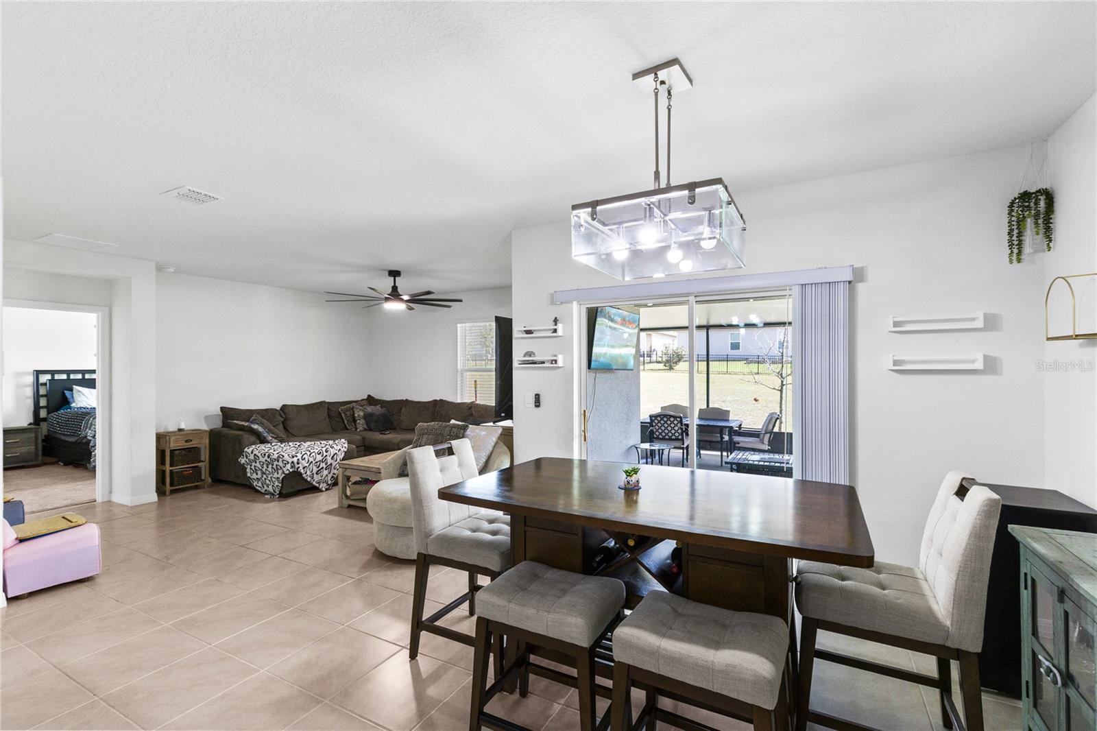 VICTORIA OAKS - Residential