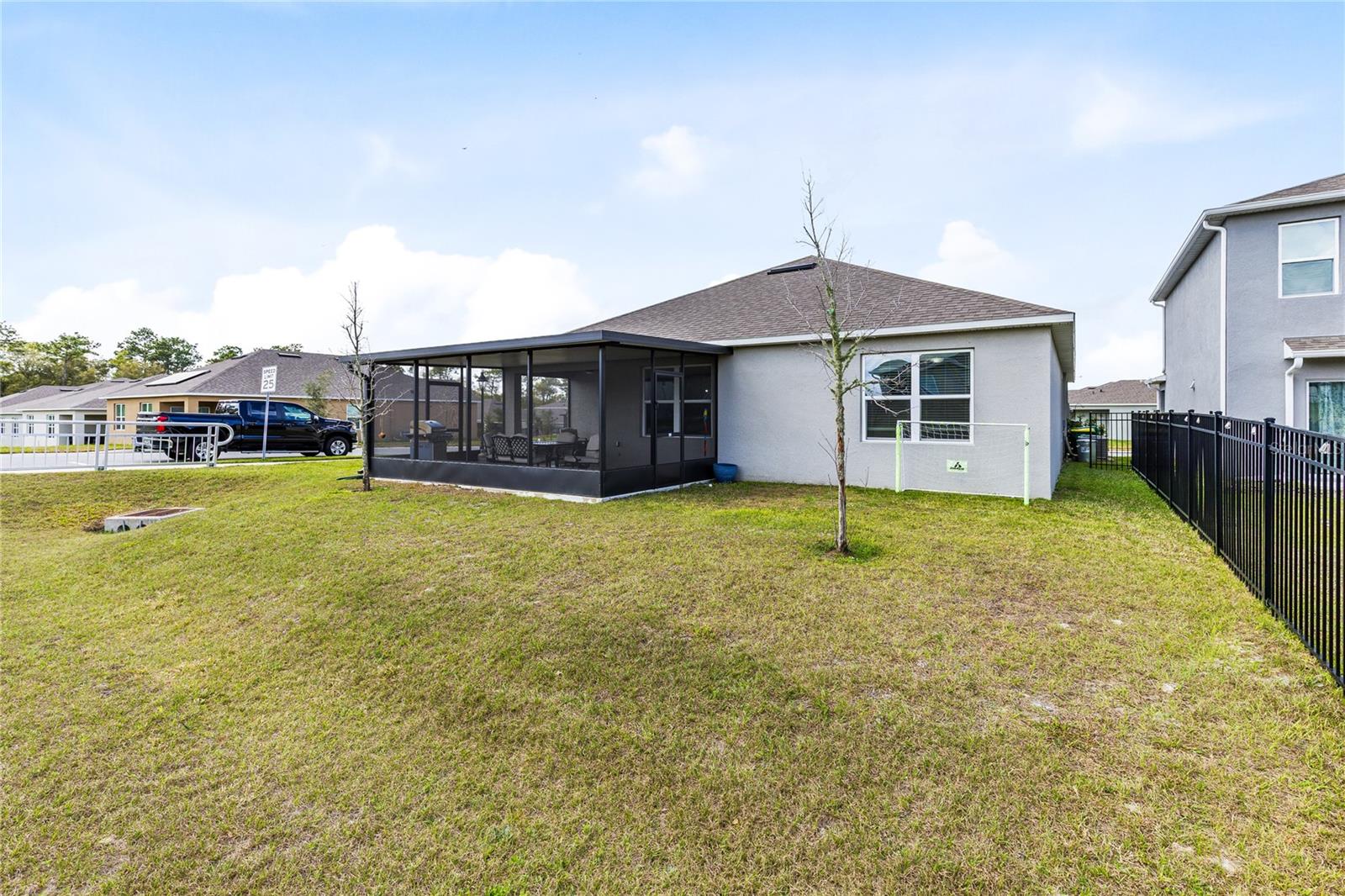 VICTORIA OAKS - Residential